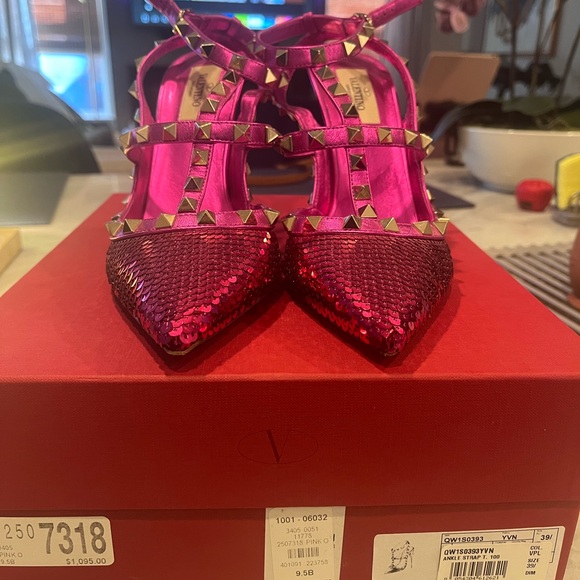 VALENTINO Rockstud Liquid Metal Sequin Pump - Picture 7 of 9